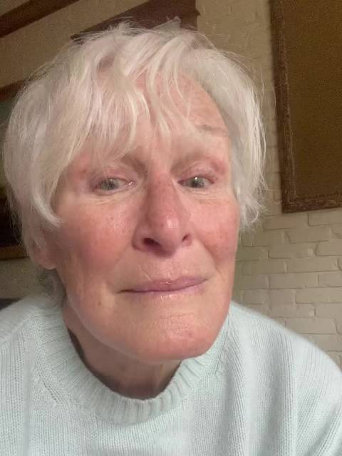 库伊拉演员格伦·克洛斯晒好莱坞化妆师定制玩偶