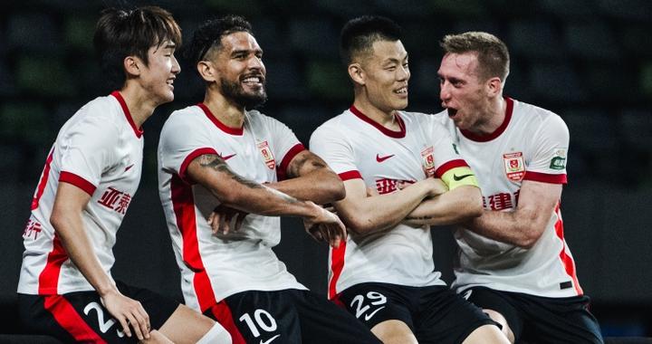 足球报：亚泰陷入困境因遇到财政困难，贝里奇受伤影响引援计划