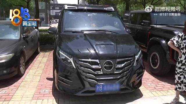 宁波周女士为低调买罗伦士最后只能挂奔驰车标