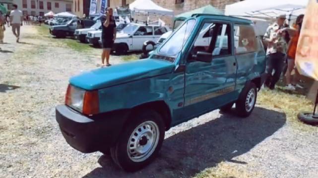 猜猜这辆车：是手动挡的？还是自动挡的 ？