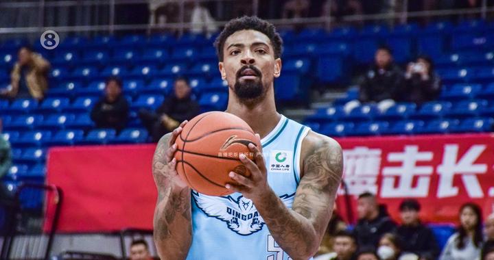 媒体人：刘维伟春节就敲定米奇续约 目前在看上季表现出色的小外