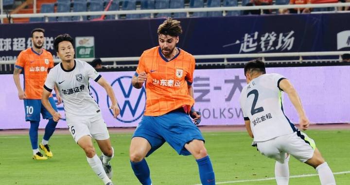 泽卡双响，刘彬彬铁树开花，山东泰山力克武汉三镇，重返第五名