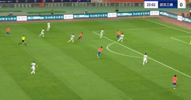 泰山1-0领先三镇！谢文能右路传中，泽卡后点无人盯防头球破门