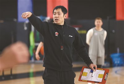 张庆鹏接棒闵指导 担任北控新帅