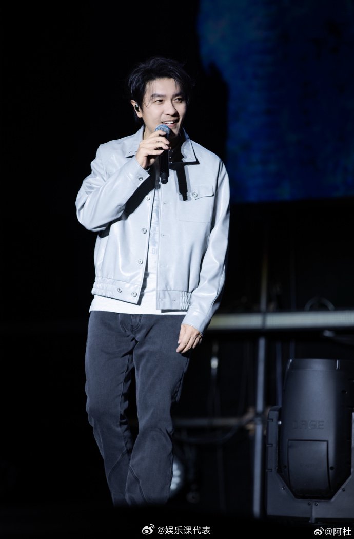 歌手阿杜母亲去世，发文悼念天上守护星