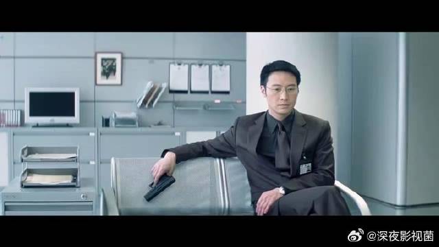 刘建明到警局送制服，却发现陈警官被查，在警局里被杀害