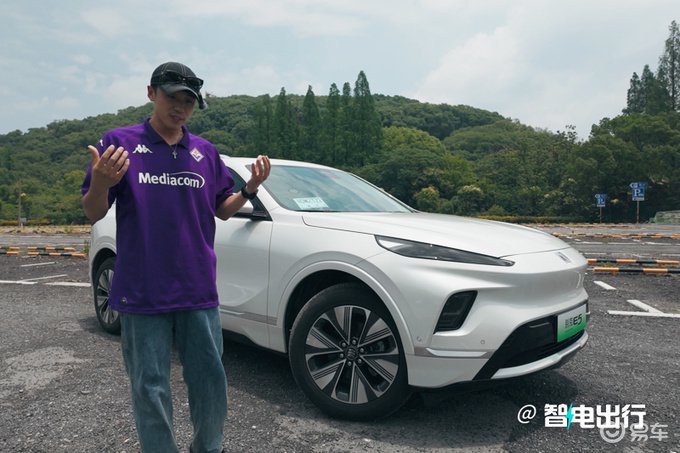 别克新E5，不光车机能给你聊！底盘也能跟“聊”