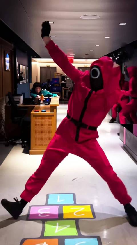 这也行？肥伦秀鬼畜舞蹈宣传《鱿鱼游戏3》今日上线