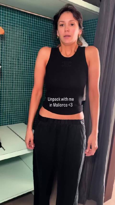 《吸血鬼日记》女主Nina Dobrev分享度假拆行李视频：又带太多啦！