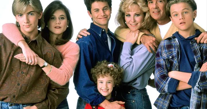 《成长的烦恼》40年 杰森去世9年 迈克已当爷爷 配音演员却宝刀未老