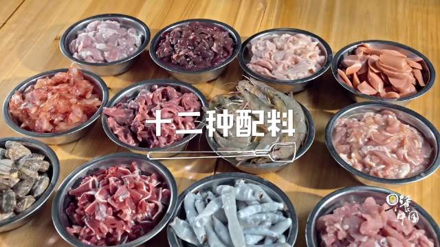 海口伊面汤汇聚海虾沙虫腊肠，淋蒜头油香气四溢