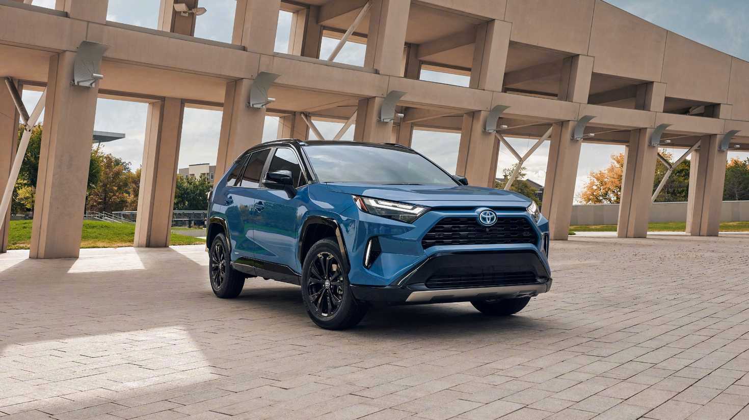 丰田RAV4以118.7万辆销量险胜特斯拉Model Y登顶全球销冠