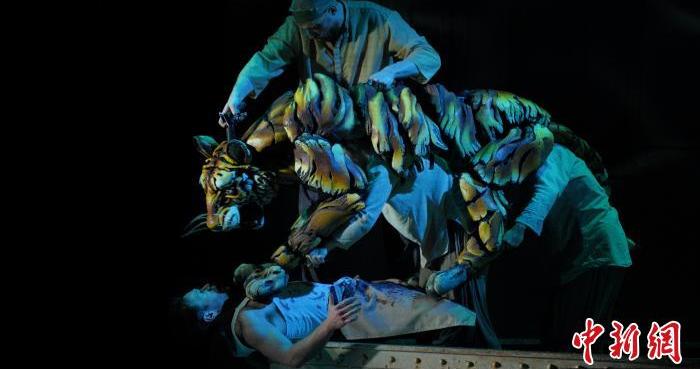 伦敦西区原版话剧《少年派的奇幻漂流》中国巡演收官