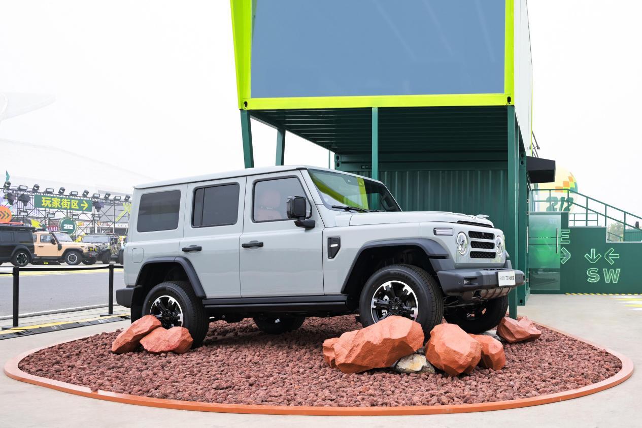 经典升级，内外焕新 —— 212越野车升级款 T01检阅官亮相