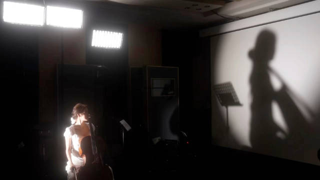 《香水》MV花絮 拍摄日记 @歐陽娜娜Nana 透过光的影子唤醒夏日午后