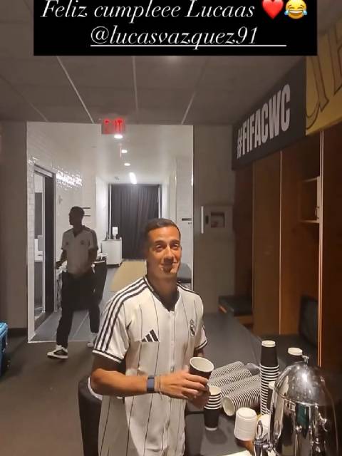 出现在卡马文加祝巴斯克斯生日快乐的快拍里