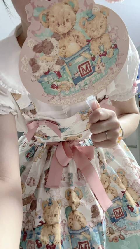 上一次穿lolita还是三年前 于是宇宙无敌美少女小彤又重磅回归辣