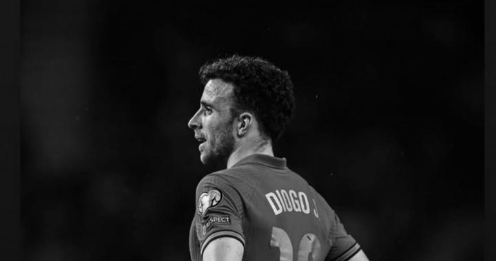 德里赫特社媒晒出黑白照悼念若塔：️