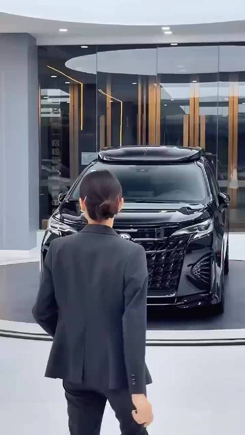 丰田赛那改装面目全非，车主喜好主导风格