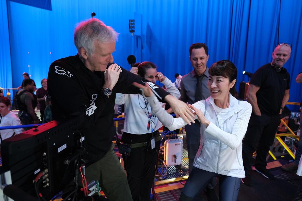 卡梅隆开撕诺兰，称《奥本海默》“在道德层面有所逃避”