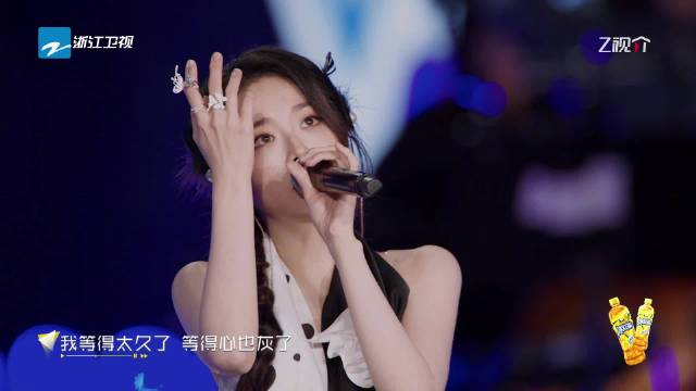 喻言首唱《女孩儿与四重奏》，弦乐人声碰撞展实力