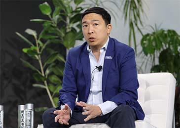 民主党人杨安泽 美媒