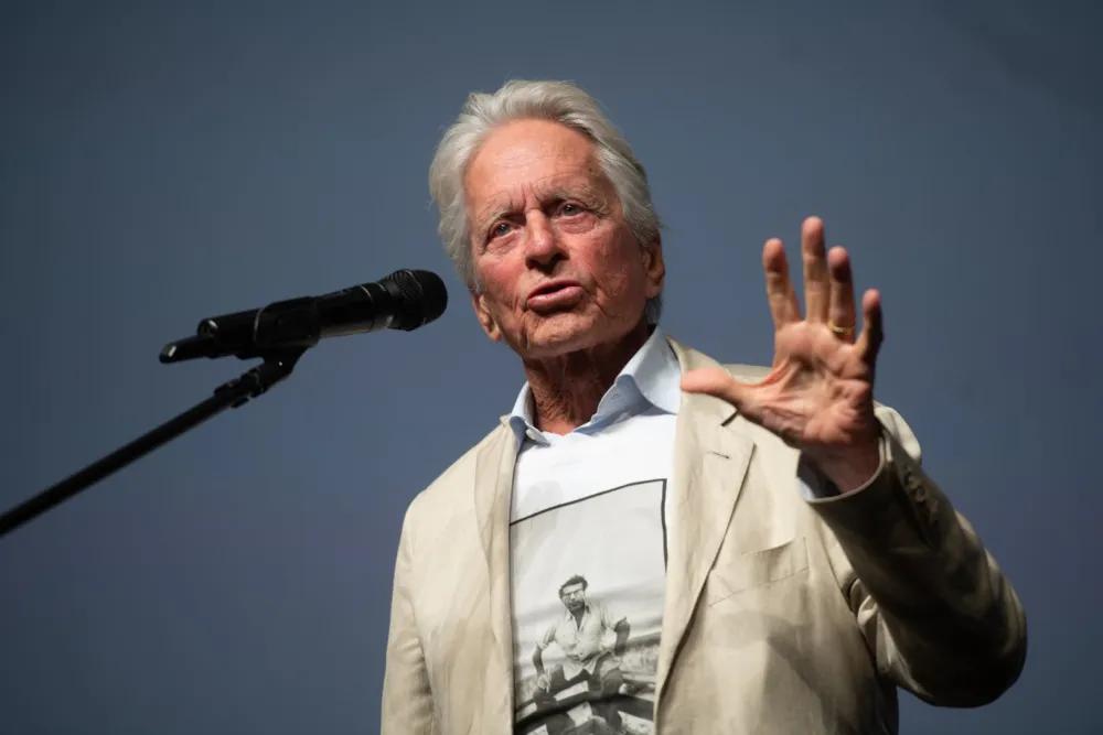 80岁的迈克尔·道格拉斯宣布息影 退出演艺圈