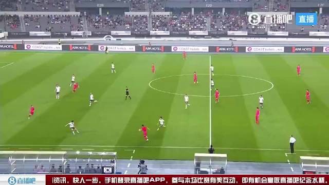 不应该啊！黄政宇解围失误让对手两连射