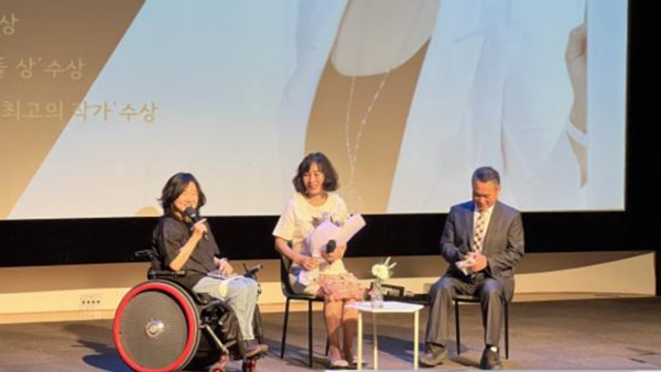 《熔炉》：一部小说与社会的二十年回响