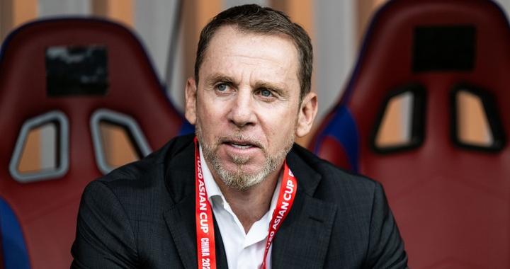 足球报：小将、后腰和塞鸟是国足看点 各方对蒯纪闻有充分信心