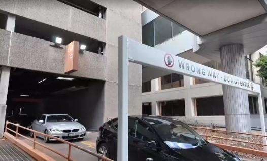 美国两网红因与他人争吵，竟朝对方开14枪，还在案件新闻前跳舞