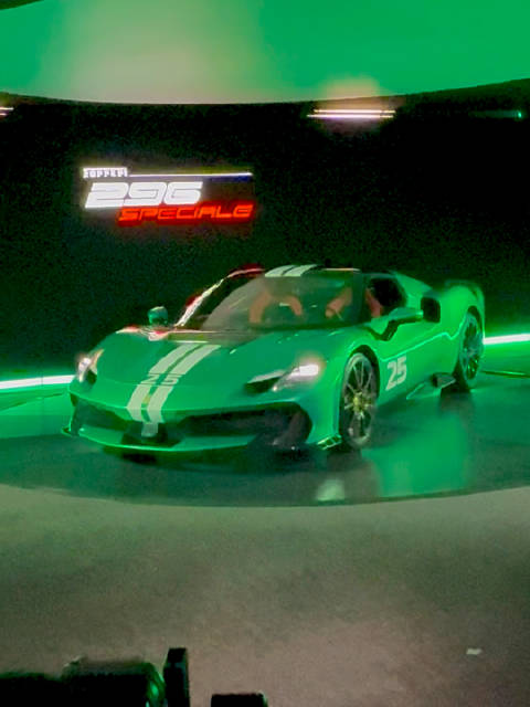 法拉利296 Speciale上市现场实拍，赛道版这个涂装的气场确实更强大