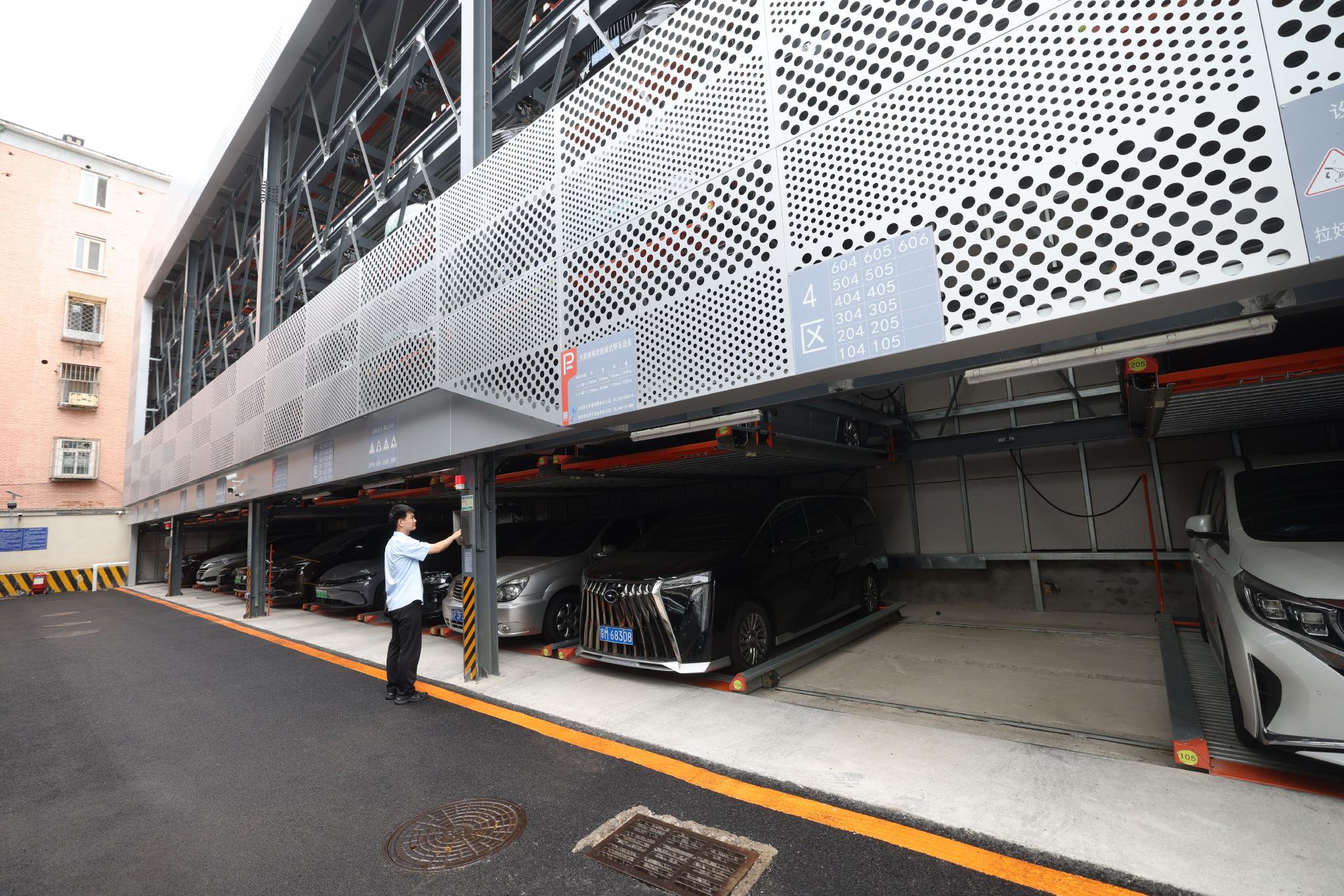 新升級後的銀島商務樓立體機械車庫可提供普通、無障礙、SUV等多種類型車位。 新京報記者 王貴彬 攝