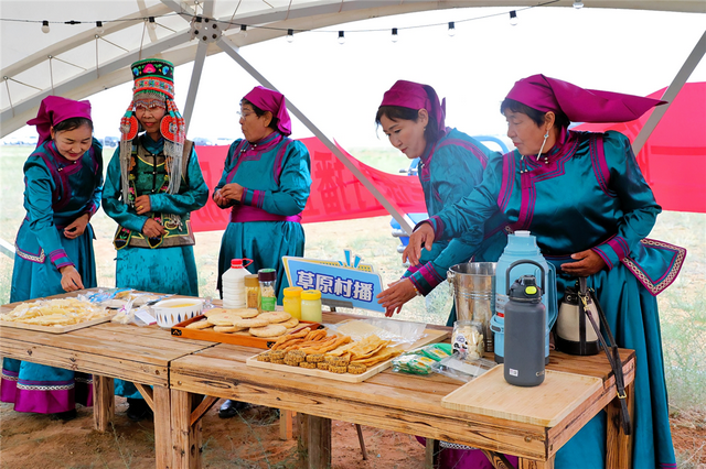 牧民的奶产品通过“草原村播”销售。（资料图）