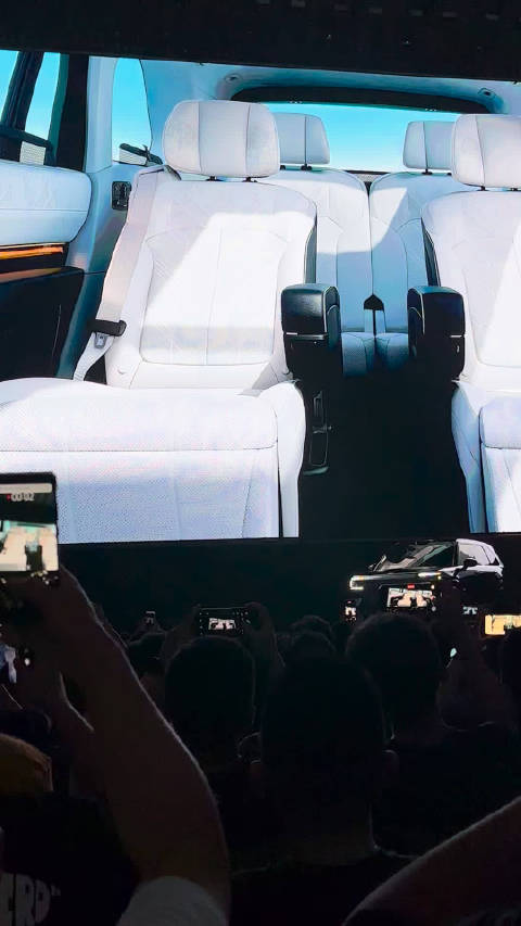 一直标榜库里南，发布会上首次公布了内饰设计，配置拉爆了！