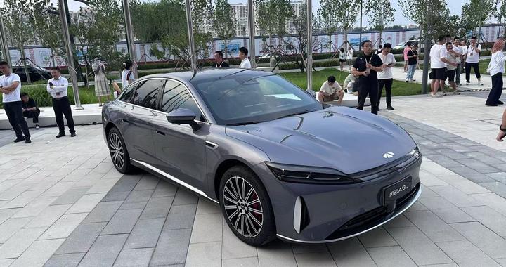 奇瑞风云A9L上市，限时置换价13.99万起，选哪款更划算？