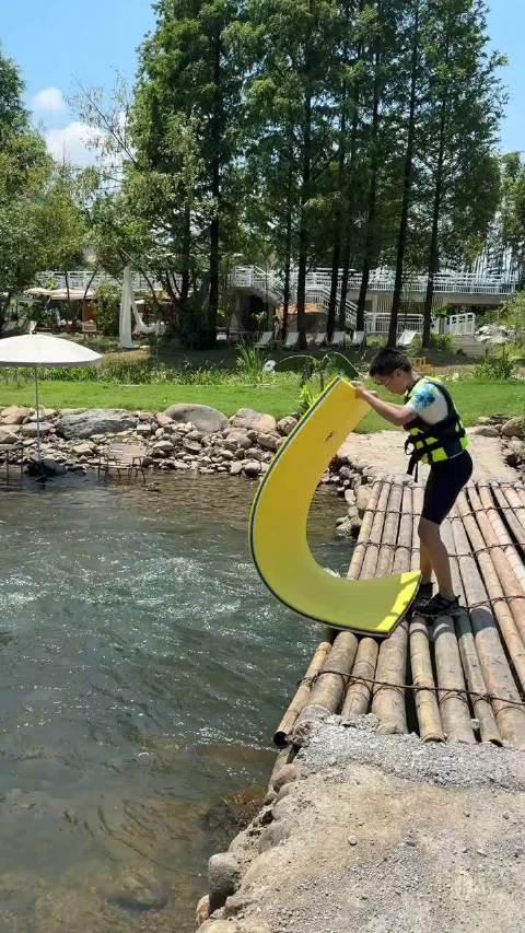 小孩哥你的勇气是梁静茹给的吗 （cr：自由集野趣园）