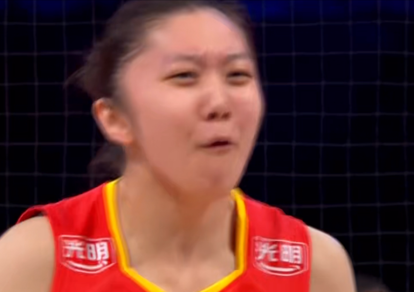 女排3-2多米尼加！陈厚羽怒吼，龚翔宇王梦洁笑开花，多人送签名
