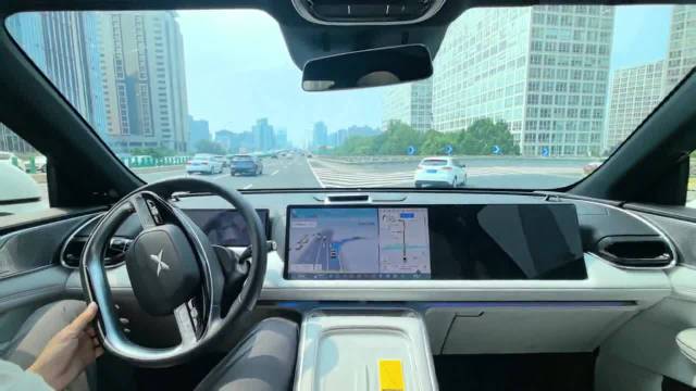 小鹏车主质疑NPG未按导航行驶，右转标识与导航地图不符