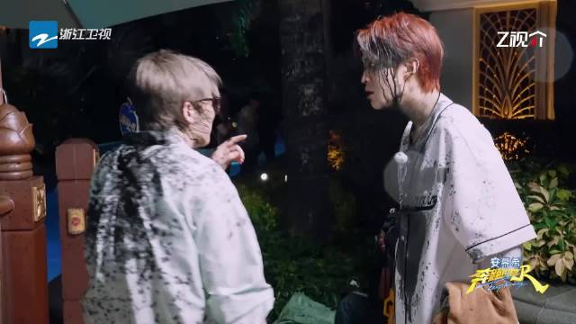 顶着"水墨脸"全场通缉姚PD，表示@TheGreatone小day 别跑！有福同享有难同当！