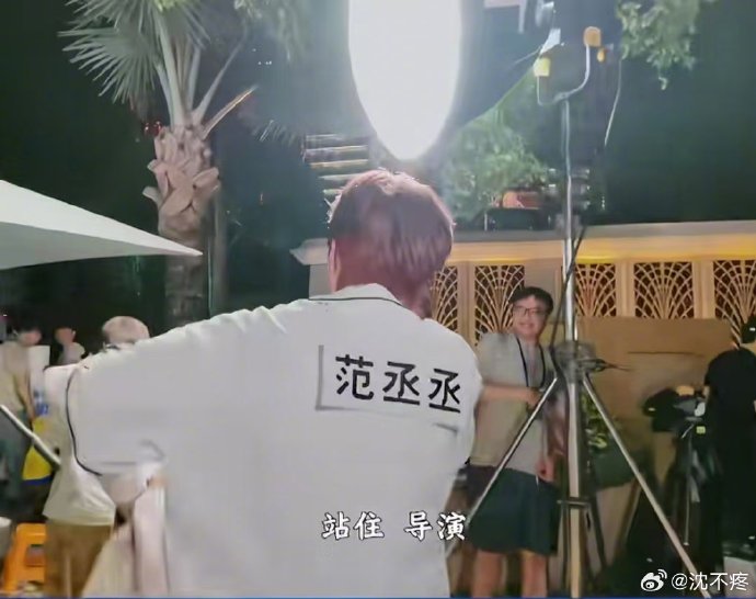 范丞丞姚译添跑男水枪大战忘情追逐