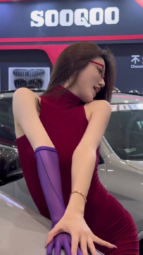 车展现场又美又飒