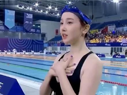 陈小纭穿泳装，胸前都要包不住了，s身材简直绝了