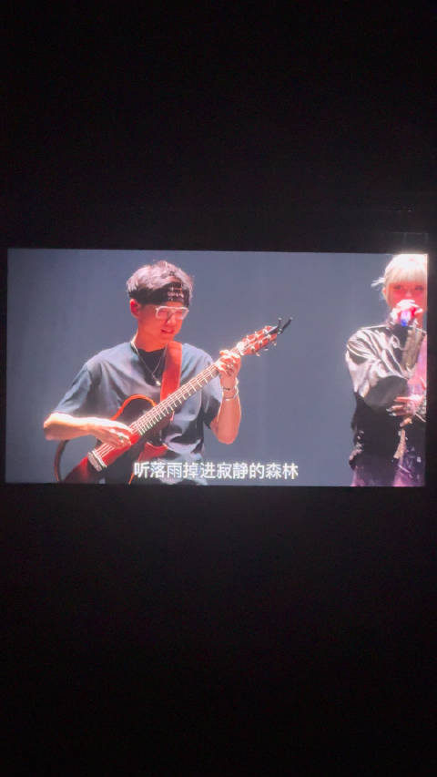 郁可唯演唱会唱响《去有风的地方》，嘉宾杨宗纬助阵