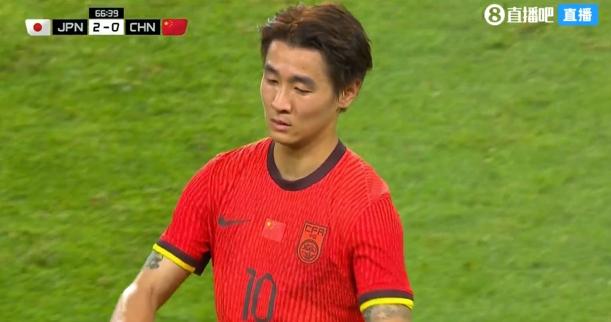 国足连换三人！黄政宇&张玉宁&韦世豪被换下，徐新等三人登场