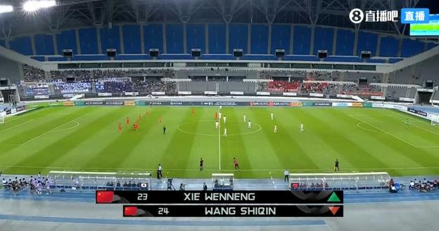 国足半场选择换人！谢文能替补登场，汪士钦被换下