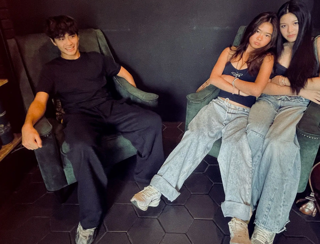 曹格17岁儿子恋爱，晒妹妹与女友合照，女友长着一张知性脸很漂亮