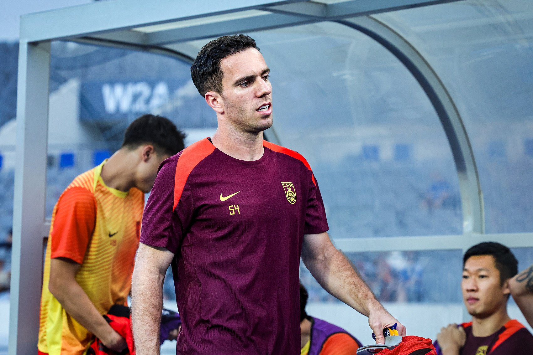 归化了不用️塞鸟身价170万欧国足最高，东亚杯2场仅踢48分钟