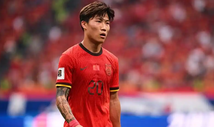 国足0-2日本队！3人表现太拉胯，以后或难进国家队了