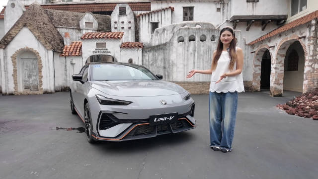 从颜值到操控，强到没朋友，试驾长安第三代UNI-V